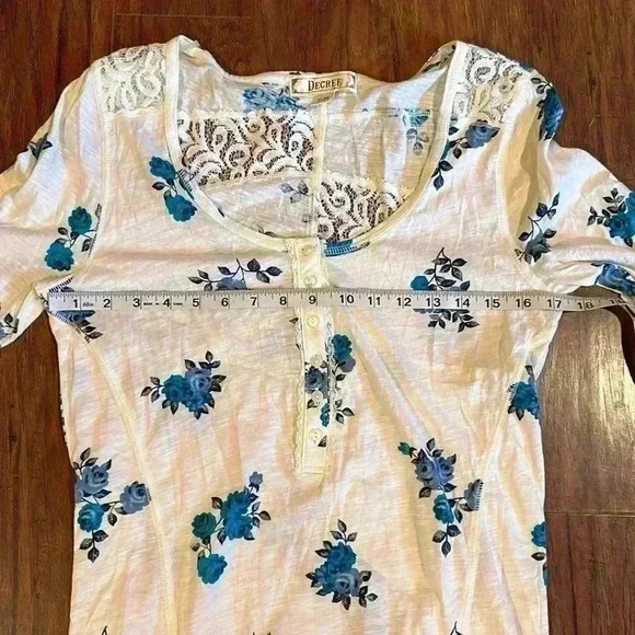 Decree Floral and Cream Long Sleeve - Picture 7 of 9